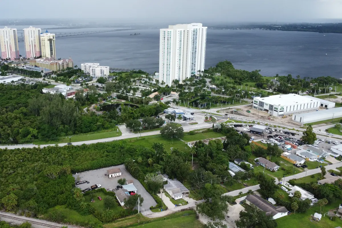 1270 Allen St, Fort Myers, FL 33916-1501