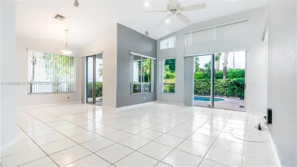 1061 Bel Aire Dr E, Pembroke Pines, FL 33027-2223