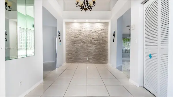 1061 Bel Aire Dr E, Pembroke Pines, FL 33027-2223