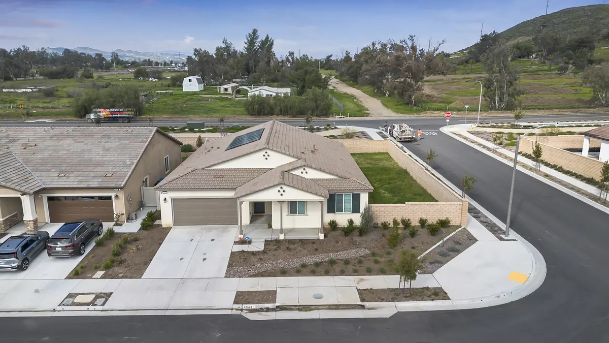 32573 mckiernan ln menifee ca 92584