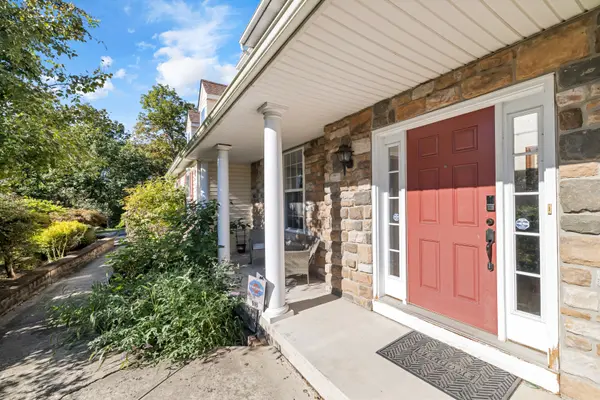 142 Daffodil Dr, East Stroudsburg, PA 18301-9355