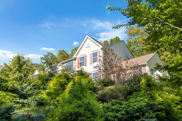 142 Daffodil Dr, East Stroudsburg, PA 18301-9355