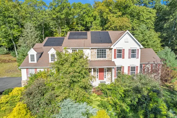 142 Daffodil Dr, East Stroudsburg, PA 18301-9355
