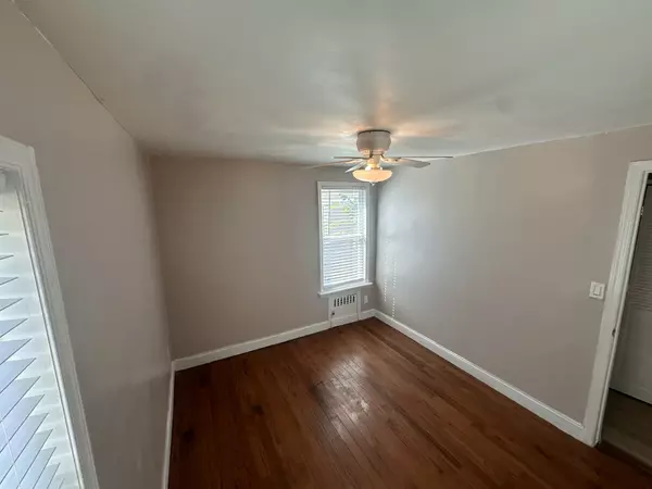 Rockaway Park, NY 11694,2-29 Beach 108th St #1