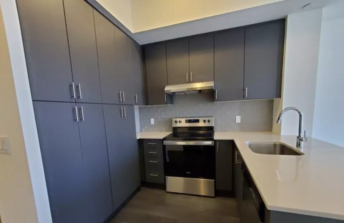 Oakville, ON L6H 7W6,3200 William Coltson Ave #211