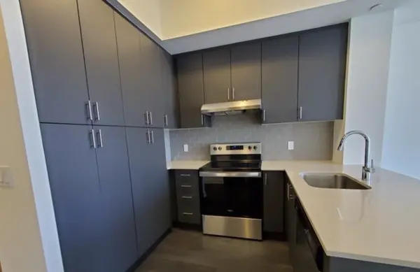 3200 William Coltson Ave #211, Oakville, ON L6H 7W6