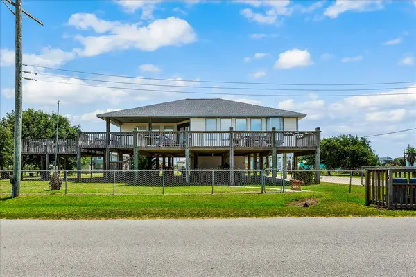 970 Gulfview Dr, Port Bolivar, TX 77650