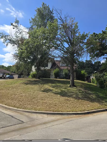 5208 Oak Gate Ct, Arlington, TX 76016-4514