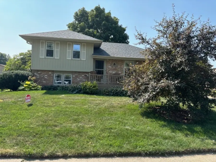 413 NE 8th St, Ankeny, IA 50021-1905