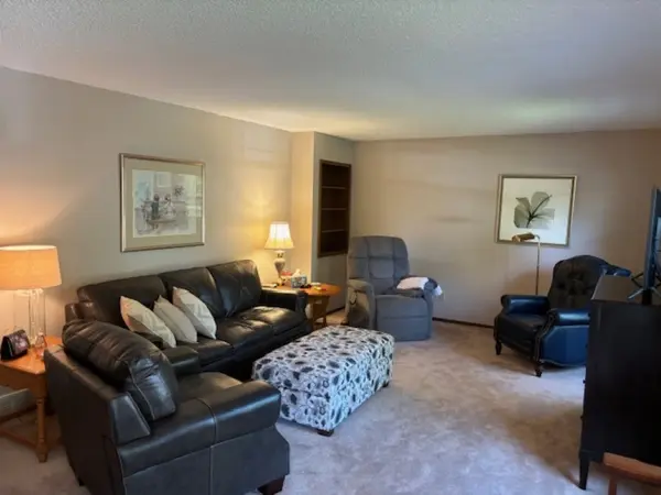 413 NE 8th St, Ankeny, IA 50021-1905