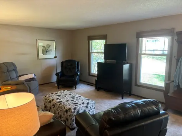 413 NE 8th St, Ankeny, IA 50021-1905