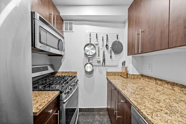 246 E 48th St, New York, NY 10017-1567