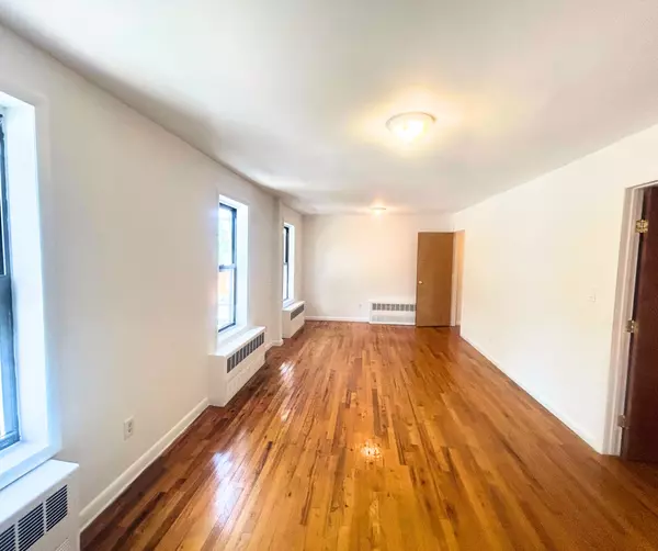 376 McGuinness Blvd #2fl, Brooklyn, NY 11222-1202