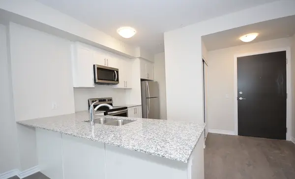 150 Oak Park Blvd #316, Oakville, ON L6H 3P2