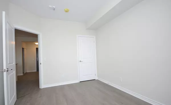 Oakville, ON L6H 3P2,150 Oak Park Blvd #316