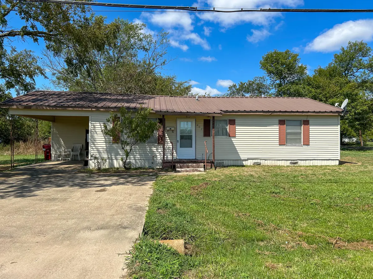 407 S 15th St, Honey Grove, TX 75446-1222