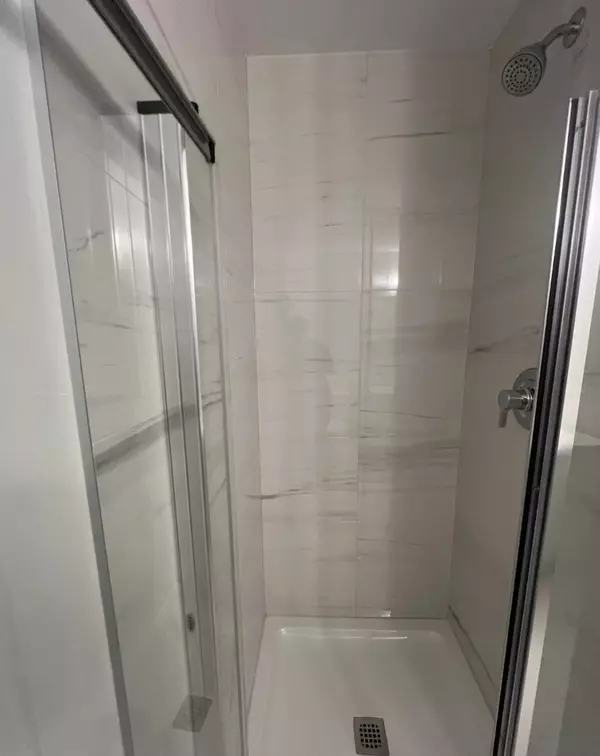 Milton, ON L9E,1440 Clarriage Ct #608