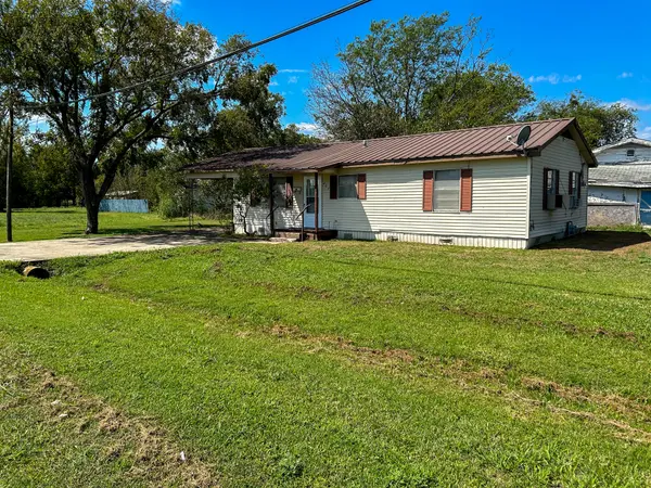 407 S 15th St, Honey Grove, TX 75446-1222