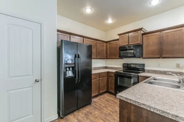 2512 Alamocitos Creek Dr, Killeen, TX 76549-6101