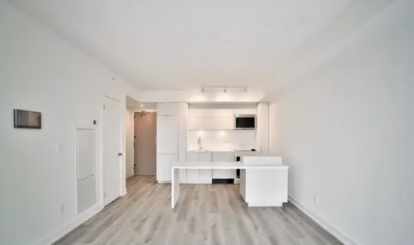 370 Martha St #1008, Burlington, ON L7R 2P7