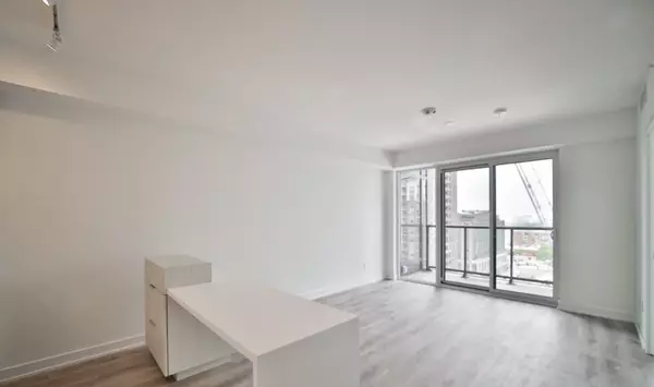 Burlington, ON L7R 2P7,370 Martha St #1008