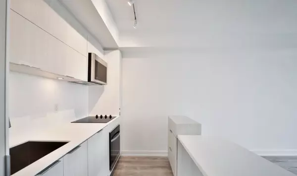 Burlington, ON L7R 2P7,370 Martha St #1008