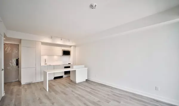 Burlington, ON L7R 2P7,370 Martha St #1008