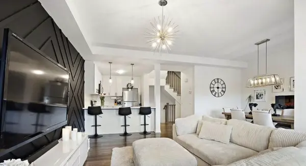 299 Skinner Rd #7, Hamilton, ON L8B 1W5
