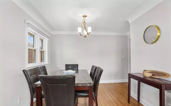 Hamilton, ON L9A 3C9,125 Warren Ave #Upper