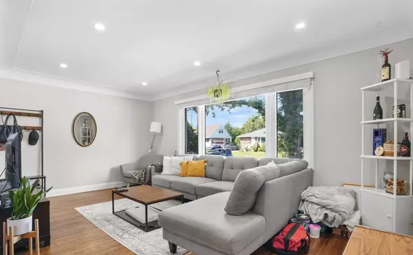 Hamilton, ON L9A 3C9,125 Warren Ave #Upper