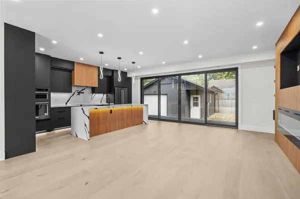 21 CLARE Avenue, Hamilton, ON L8H 7C9