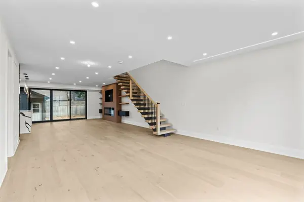 21 CLARE Avenue, Hamilton, ON L8H 7C9