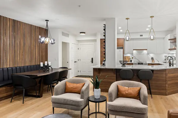 1088 Sunset Dr #108, Kelowna, BC V1Y 9W1