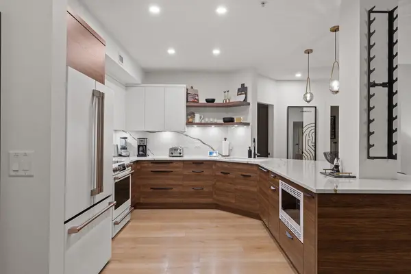 1088 Sunset Dr #108, Kelowna, BC V1Y 9W1
