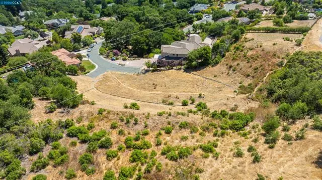 Orinda, CA 94563-3354,20 Oak Ct