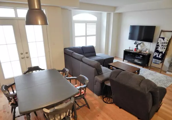 Oakville, ON L6M 0S4,2435 Greenwich Dr #70