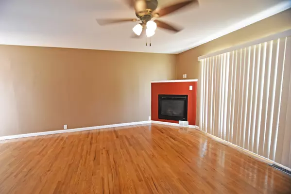 1208 38th St SE, Cedar Rapids, IA 52403-3836