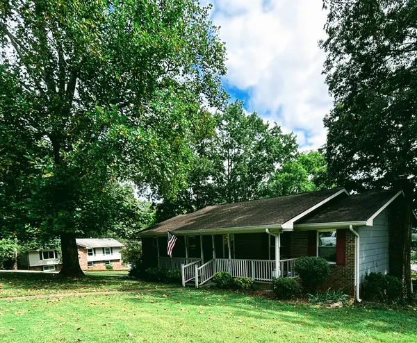 800 N Valley Wood Cir, Hixson, TN 37343-2447