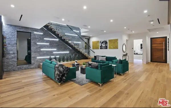 467 S Swall Dr, Beverly Hills, CA 90211-3604