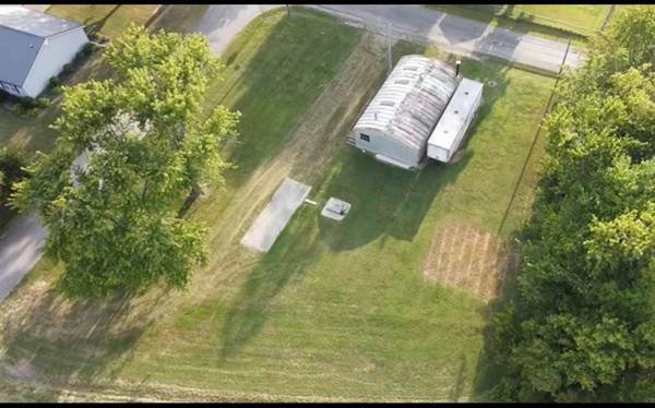 705 West St, Flora, IL 62839-1147