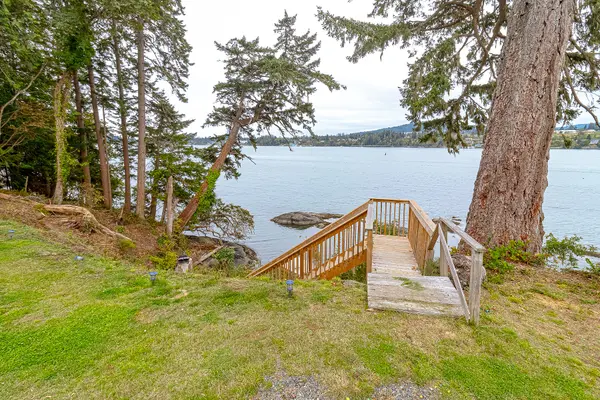 6542 Thornett Rd, Capital, BC V9Z