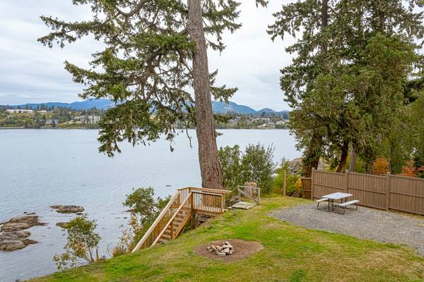 6542 Thornett Rd, Capital, BC V9Z