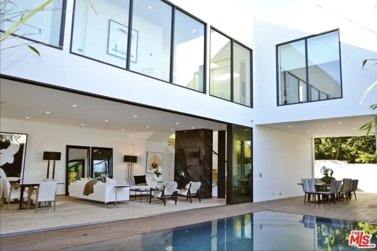 133 N Edinburgh Ave, Los Angeles, CA 90048-3603