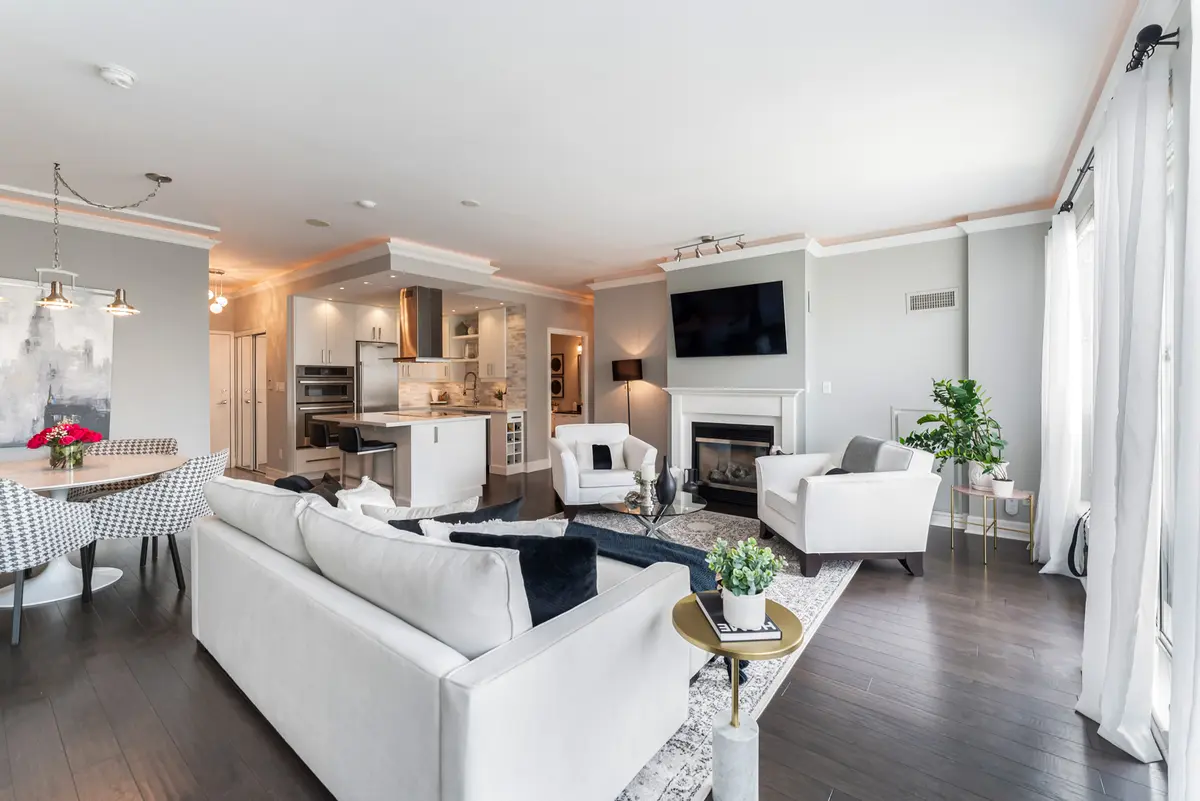 88 Palace Pier Ct #PH404, Toronto, ON M8V 4C2