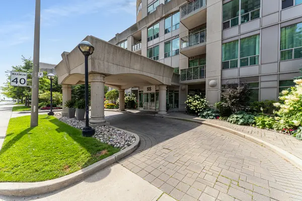88 Palace Pier Ct #PH404, Toronto, ON M8V 4C2