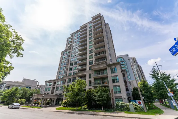 88 Palace Pier Ct #PH404, Toronto, ON M8V 4C2