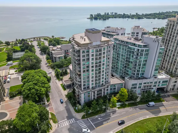 88 Palace Pier Ct #PH404, Toronto, ON M8V 4C2