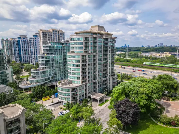 88 Palace Pier Ct #PH404, Toronto, ON M8V 4C2