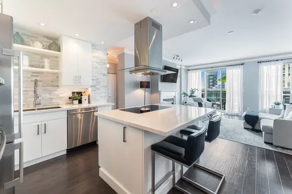 88 Palace Pier Ct #PH404, Toronto, ON M8V 4C2