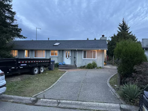 Surrey, BC V3R 6T7,15237 Hummingbird Pl